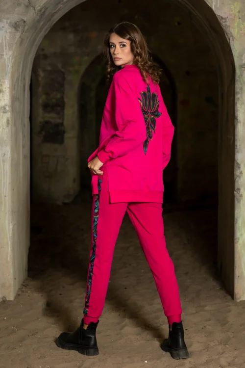 bluza-oversize-i-spodnie-z-lampasami-różowe--BLOOM-vippi-design-4.jpg