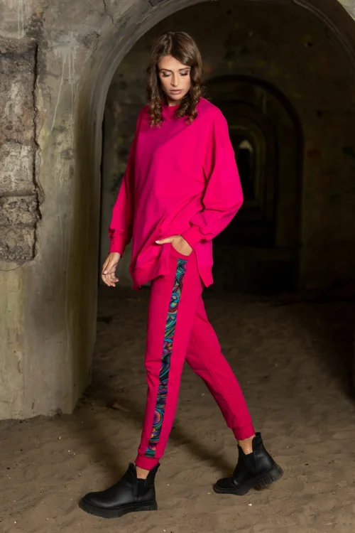 bluza-oversize-i-spodnie-z-lampasami-różowe--BLOOM-vippi-design-3.jpg