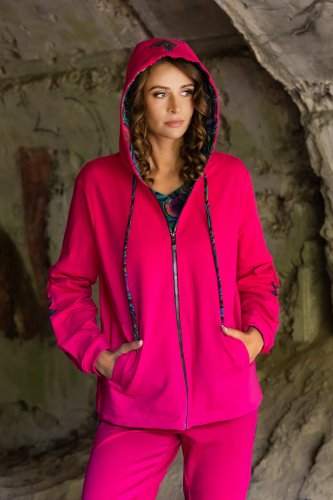bluza-z-kontrą--i-spodnie-z-lampasami-różowe--BLOOM-vippi-design-9.jpg