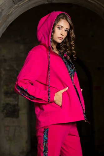 bluza-z-kontrą--i-spodnie-z-lampasami-różowe--BLOOM-vippi-design-7.jpg