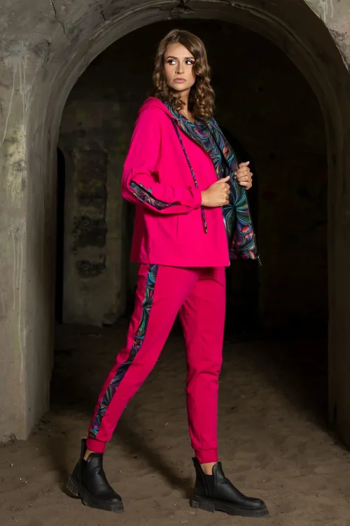 bluza-z-kontrą--i-spodnie-z-lampasami-różowe--BLOOM-vippi-design-3.jpg