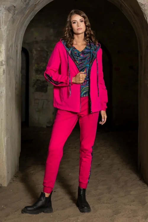 bluza-z-kontrą--i-spodnie-z-lampasami-różowe--BLOOM-vippi-design.jpg