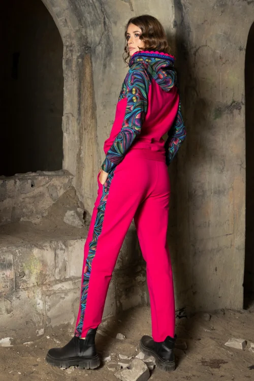 bluza-z-szydełkową-koronką-różowa-i-spodnie-z-lampasami-różowe-luźne--BLOOM-vippi-design-6.jpg