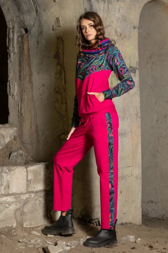 bluza-z-szydełkową-koronką-różowa-i-spodnie-z-lampasami-różowe-luźne--BLOOM-vippi-design-3.jpg