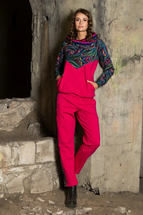 bluza-z-szydełkową-koronką-różowa-i-spodnie-z-lampasami-różowe-luźne--BLOOM-vippi-design-2.jpg