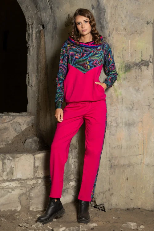 bluza-z-szydełkową-koronką-różowa-i-spodnie-z-lampasami-różowe-luźne--BLOOM-vippi-design.jpg