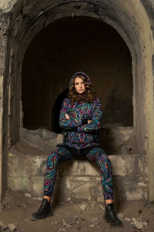 spodnie-z-lampasami-i-bluzka-sportowa-i-bluza-ocieplana-BLOOM-vippi-design-5.jpg