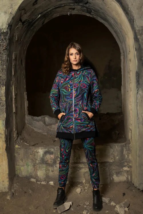 spodnie-z-lampasami-i-bluzka-sportowa-i-bluza-ocieplana-BLOOM-vippi-design-4.jpg
