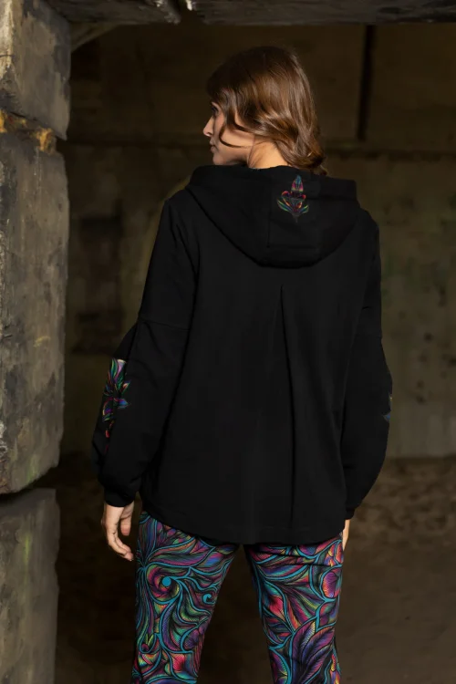 spodnie-czarne-z-lampasami-i--bluza-z-kontrami-czarna--BLOOM-vippi-design-9.jpg