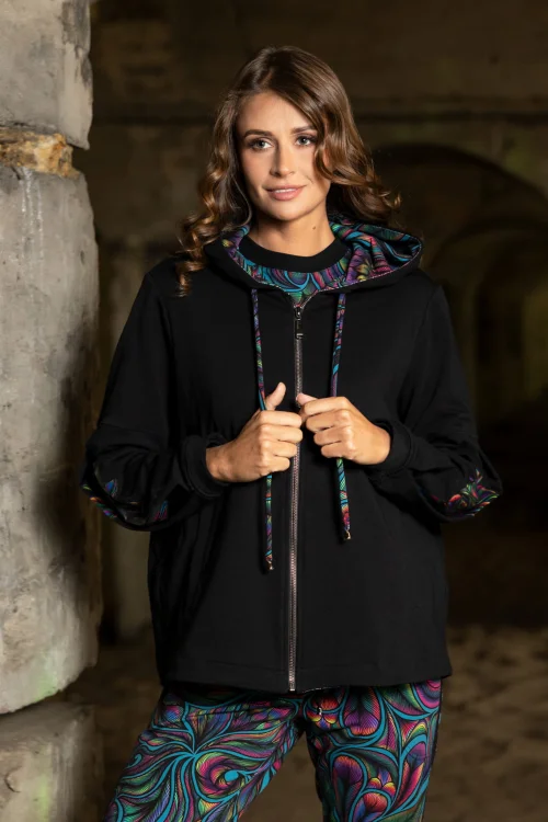 spodnie-czarne-z-lampasami-i--bluza-z-kontrami-czarna--BLOOM-vippi-design-4.jpg