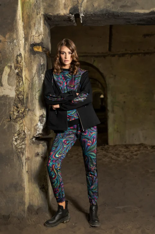 spodnie-czarne-z-lampasami-i--bluza-z-kontrami-czarna--BLOOM-vippi-design-3.jpg