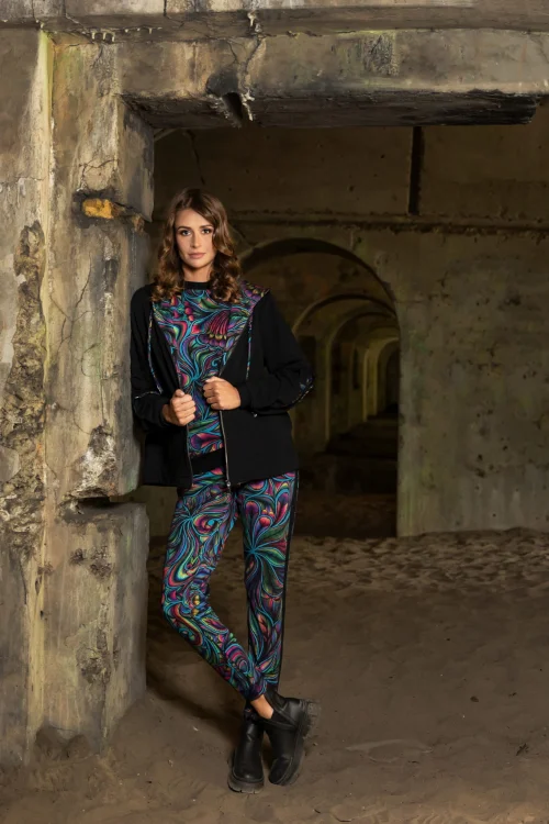 spodnie-czarne-z-lampasami-i--bluza-z-kontrami-czarna--BLOOM-vippi-design.jpg