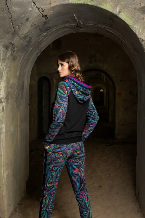 spodnie-z-lampasem-i--bluza-z-szydelkową-koronką-BLOOM-vippi-design-8.jpg