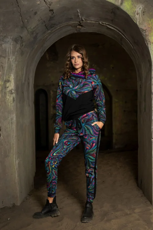 spodnie-z-lampasem-i--bluza-z-szydelkową-koronką-BLOOM-vippi-design-7.jpg