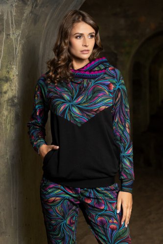 spodnie-z-lampasem-i--bluza-z-szydelkową-koronką-BLOOM-vippi-design-2.jpg