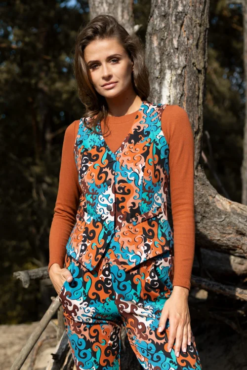 bluzka-ribb-camelowa-BASIC-i-spodnie-w-kant-i-kamizelka--FLOW-vippi--design-7.jpg