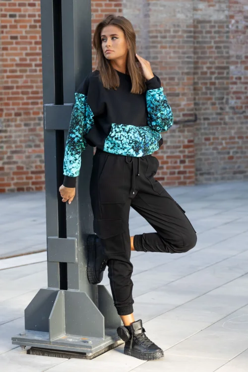 Spodnie-bojwki-czarne-vippi-design-i-bluza-RAIN-kangurka-vippi-design-2.jpg