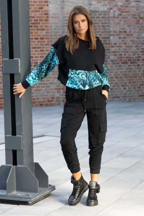 Spodnie-bojwki-czarne-vippi-design-i-bluza-RAIN-kangurka-vippi-design-3.jpg