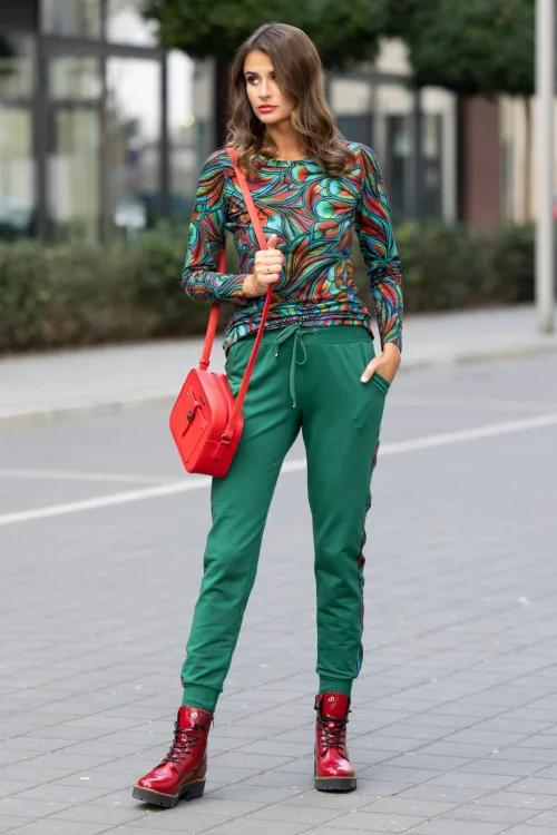 bluzka-klasyczna-kolorowa-i-spodnie-z-lampasami-BLOOM-green-vippidesign-7.jpg