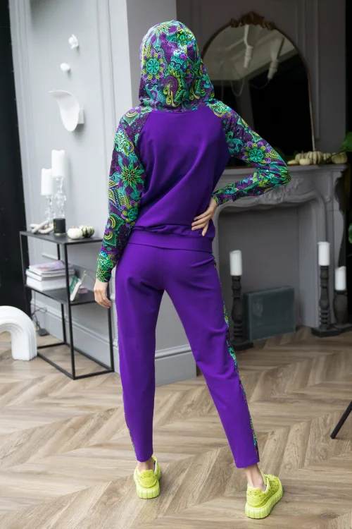 bluza-fioletowa-z-szydełkową-koronką-i-spodnie-z-lampasami-fioletowe--LILY-violet-Vippi-design-12.jpg