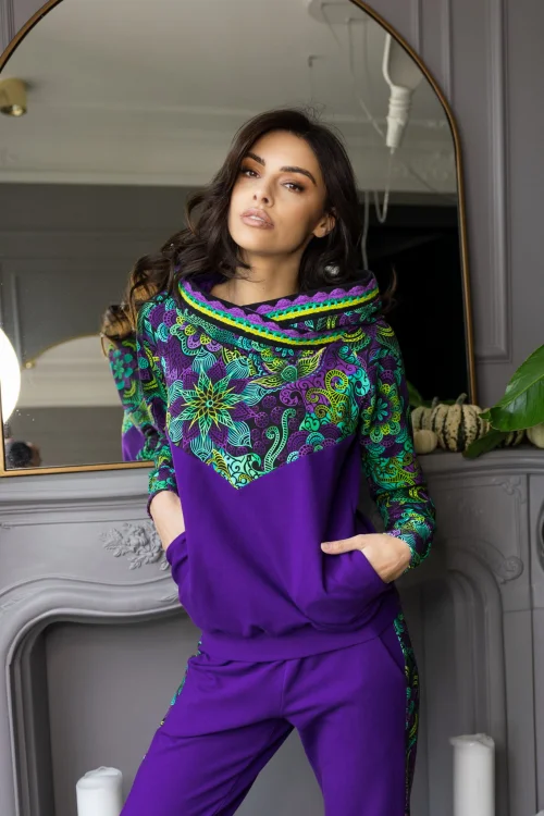 bluza-fioletowa-z-szydełkową-koronką-i-spodnie-z-lampasami-fioletowe--LILY-violet-Vippi-design-6.jpg