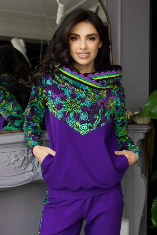bluza-fioletowa-z-szydełkową-koronką-i-spodnie-z-lampasami-fioletowe--LILY-violet-Vippi-design-5.jpg