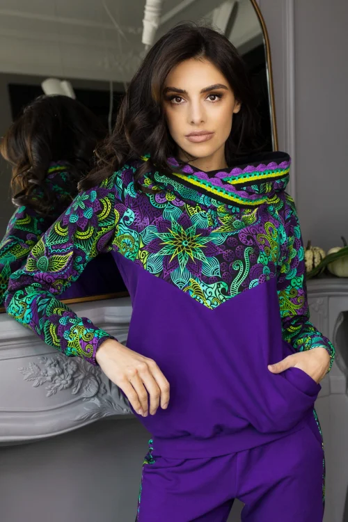 bluza-fioletowa-z-szydełkową-koronką-i-spodnie-z-lampasami-fioletowe--LILY-violet-Vippi-design-4.jpg