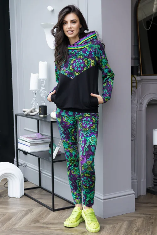 bluza-czarna-z-szydełkową-koronką-i-spodnie-wąskie-kolorowe-LILY-violet-Vippi-design-5.jpg