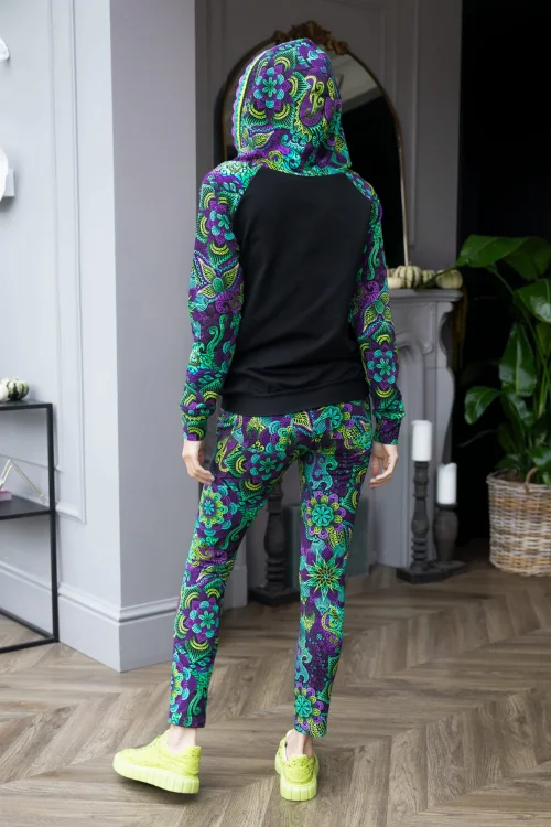 bluza-czarna-z-szydełkową-koronką-i-spodnie-wąskie-kolorowe-LILY-violet-Vippi-design-11.jpg