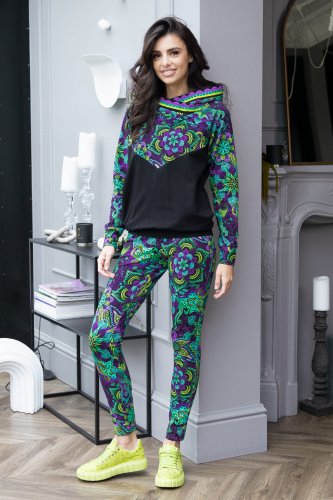 bluza-czarna-z-szydełkową-koronką-i-spodnie-wąskie-kolorowe-LILY-violet-Vippi-design-2.jpg
