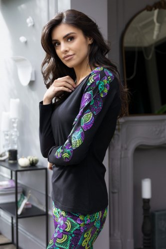 bluzka-czarna-z-aplikacjami-na-rękawie--spodnie-wąskie-kolorowe-LILY-violet-Vippi-design.jpg