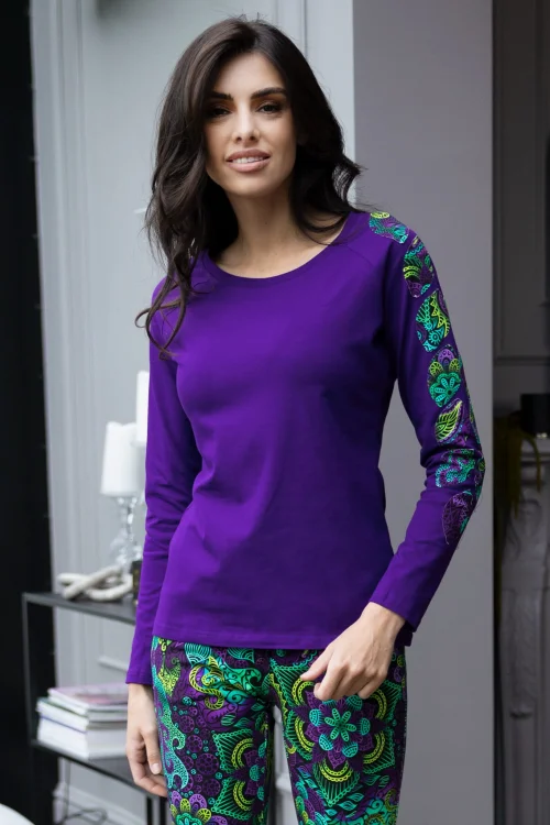 bluzka-czarna-z-aplikacjami-na-rękawie--spodnie-wąskie-kolorowe-LILY-violet-Vippi-design-9.jpg