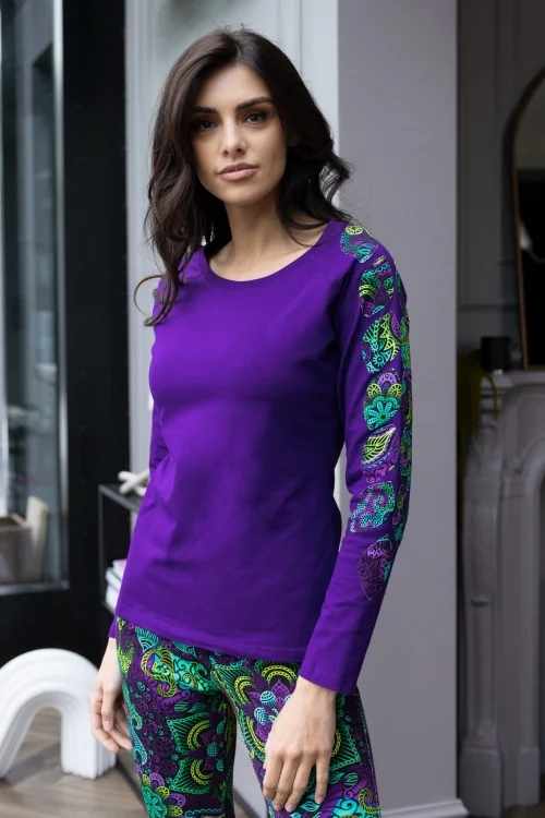 bluzka-fioletowa-z-aplikacjami-na-rękawie--spodnie-wąskie-kolorowe-LILY-violet-Vippi-design-5.jpg