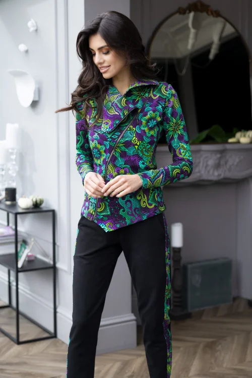 bluza-kolorowa-asymetryczna-i-spodnie-czarne-lużne-z-lampasem-e-LILY-violet-Vippi-design-6.jpg