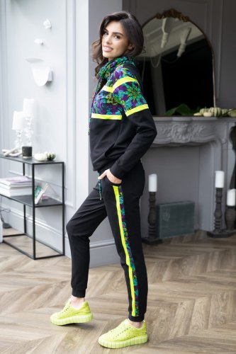 bluza-z-golfem-czarna-i-spodnie-z-podwójnymi-lampasami--LILY-violet-Vippi-design-8.jpg