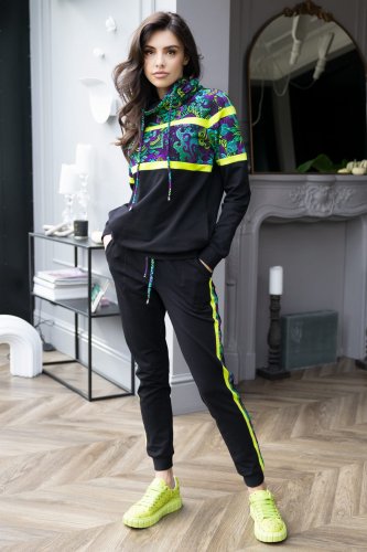 bluza-z-golfem-czarna-i-spodnie-z-podwójnymi-lampasami--LILY-violet-Vippi-design-7.jpg