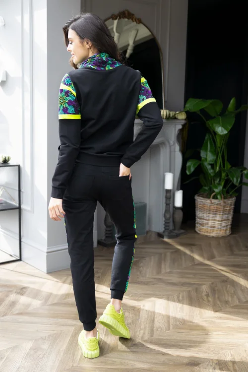 bluza-z-golfem-czarna-i-spodnie-z-podwójnymi-lampasami--LILY-violet-Vippi-design-5.jpg