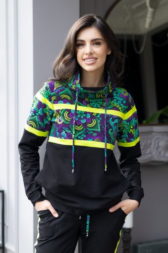 bluza-z-golfem-czarna--LILY-violet-Vippi-design.jpg