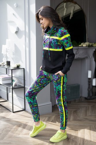 bluza-z-golfem--i-spodnie-z-podwójnymi-lampasami-kolorowe--LILY-violet-Vippi-design-6.jpg