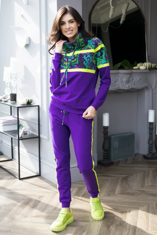 bluza-fioletowa-i-spodnie-z-podwójnym-lampasem--LILY-violet-Vippi-design.jpg