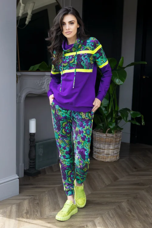 bluza-z-golfem-fioletowa-i-spodnie-kolorowe-z-podwojnym-lampasem-cz--LILY-violet-Vippi-design-4.jpg