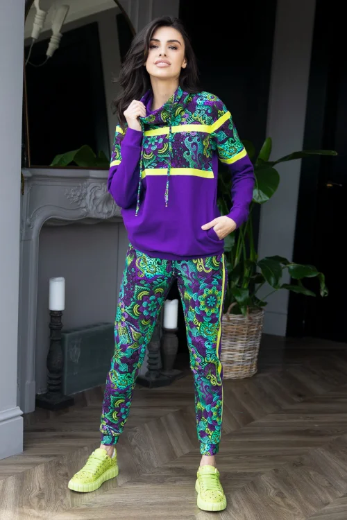 bluza-z-golfem-fioletowa-i-spodnie-kolorowe-z-podwojnym-lampasem-cz--LILY-violet-Vippi-design-6.jpg
