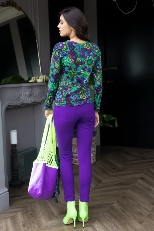 bluzka-lklasyczna-w-serek-i-spodnie-fiioletowe-wąskie--LILY-violet-Vippi-design-5.jpg
