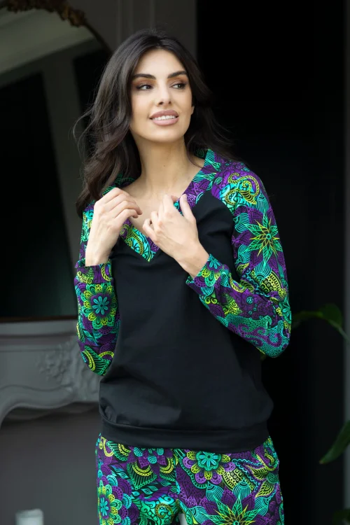 bluzka-czarna-z-plisą-i-spodnie-z-mankietami--kolorowe-LILY-violet-Vippi-design-4.jpg