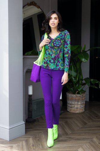 bluzka-lklasyczna-w-serek-i-spodnie-fiioletowe-wąskie--LILY-violet-Vippi-design.jpg