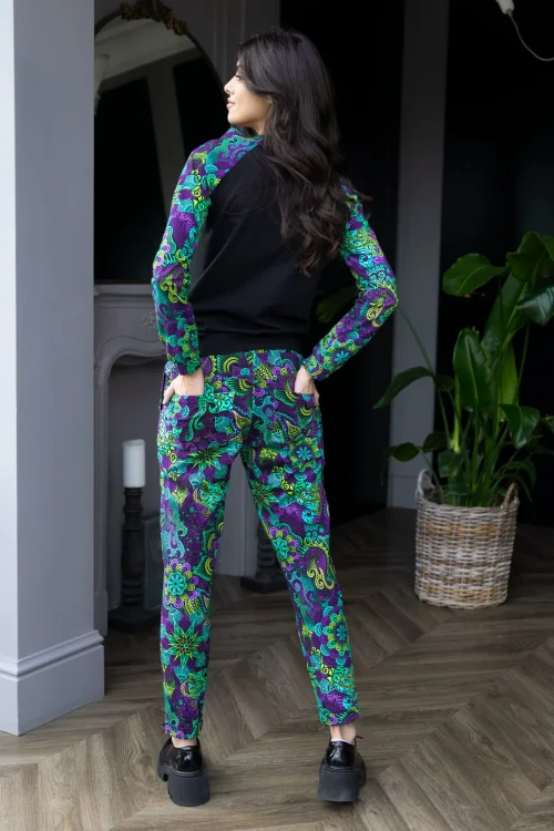 bluzka-czarna-z-plisą-i-spodnie-z-mankietami--kolorowe-LILY-violet-Vippi-design-5.jpg