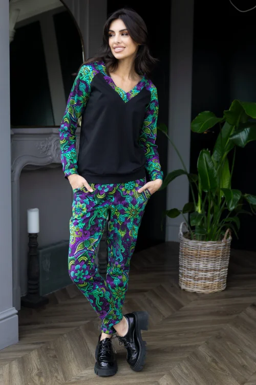 bluzka-czarna-z-plisą-i-spodnie-z-mankietami--kolorowe-LILY-violet-Vippi-design-3.jpg
