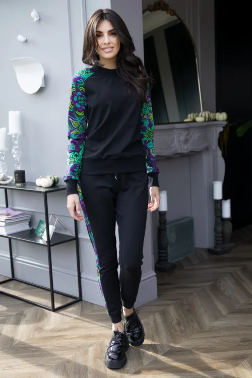 bluzka-sportowa-czarna-i-spodnie-czarne-z-lampasami--LILY-violet-Vippi-design-8.jpg