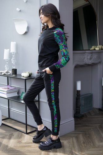 bluzka-sportowa-czarna-i-spodnie-czarne-z-lampasami--LILY-violet-Vippi-design-5.jpg