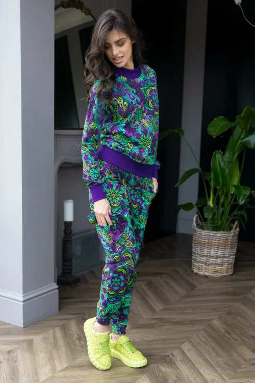 spodnie-bojówki-i-bluzka-sportowa-kolorowa--LILY-violet-Vippi-design-4.jpg